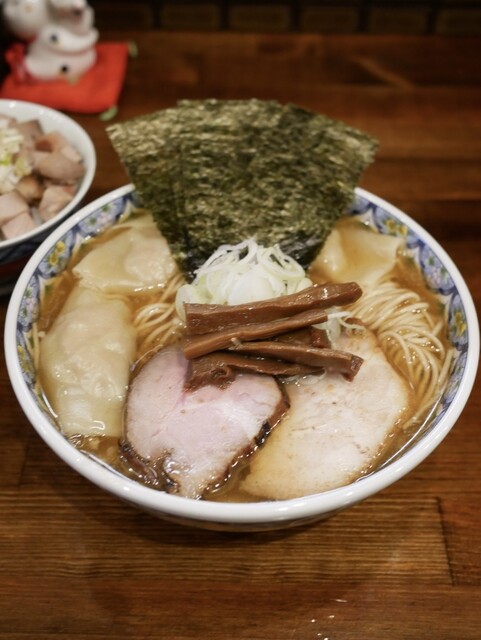 Natsuya no Chuka Soba: Ramen mit Wontons und komplexer Brühe — 1
