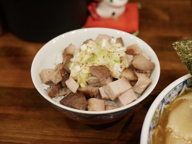 Natsuya no Chuka Soba: Ramen mit Wontons und komplexer Brühe — 3