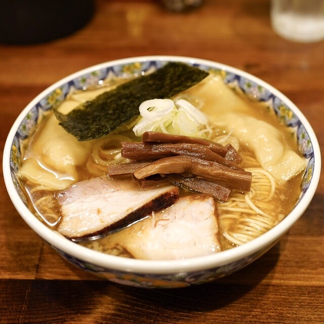 Natsuya no Chuka Soba: Ramen mit Wontons und komplexer Brühe — 4