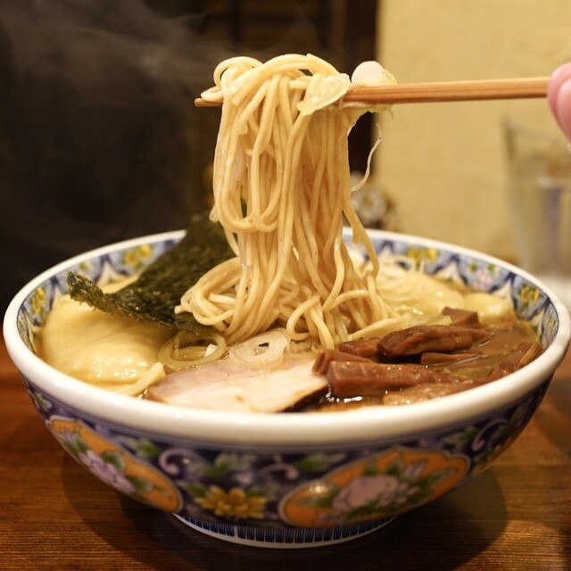 Natsuya no Chuka Soba: Ramen mit Wontons und komplexer Brühe — 5