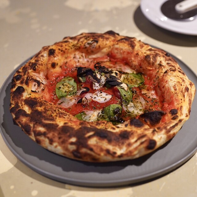 400℃ Pizza TOKYO: Neapolitanische Pizza mit hohem Wassergehalt — 1