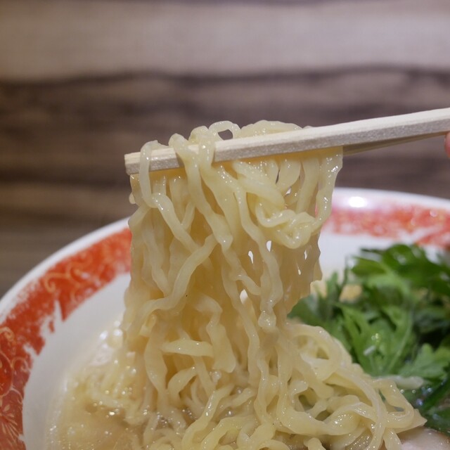 Atsugi Honmaru Tei: Shio-Ramen mit Chrysanthemengrün — 4