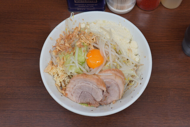 Ramen Jiro Yokohama kannai ten: Jiro-Ramen und Shirunashi ohne Brühe — 1