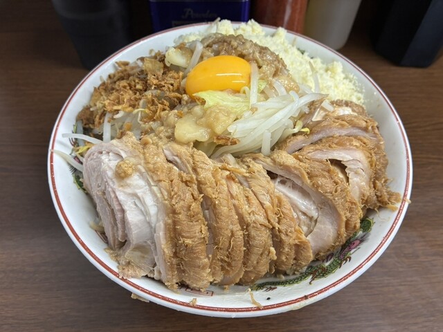 Ramen Jiro Yokohama kannai ten: Jiro-Ramen und Shirunashi ohne Brühe — 3