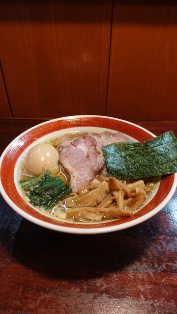 Mendokoro Futokoro Ya: klare Shoyu-Ramen am Sechs-Platz-Tresen — 1