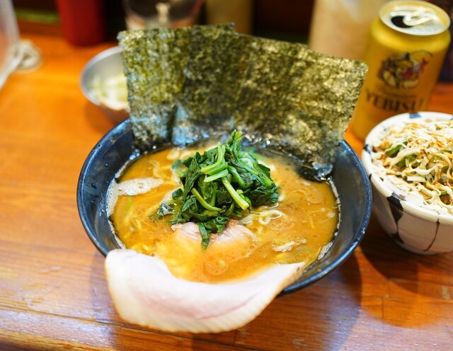 Ramen Suehiroya: Iekei-Ramen mit geräuchertem Chāshū — 3