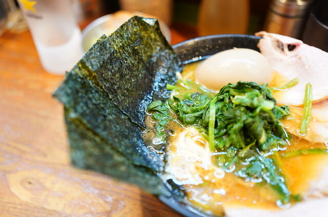 Ramen Suehiroya: Iekei-Ramen mit geräuchertem Chāshū — 4