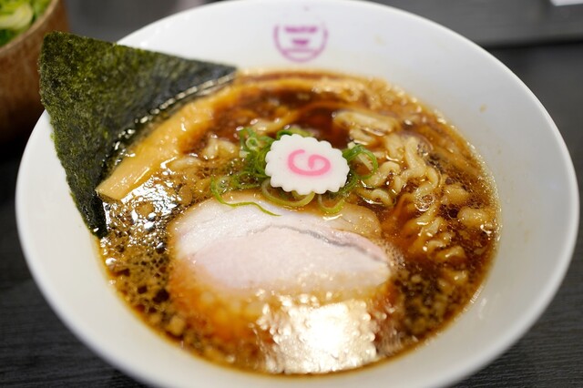 Yokohama Chuka Soba Ishin Shoten Honten: Ingwer-Shoyu-Ramen und Wantans — 4