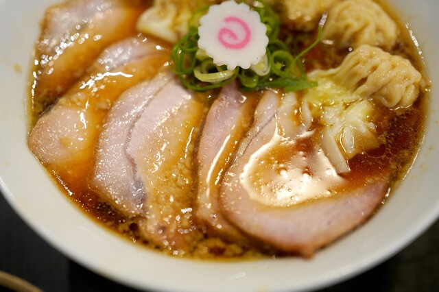 Yokohama Chuka Soba Ishin Shoten Honten: Ingwer-Shoyu-Ramen und Wantans — 2