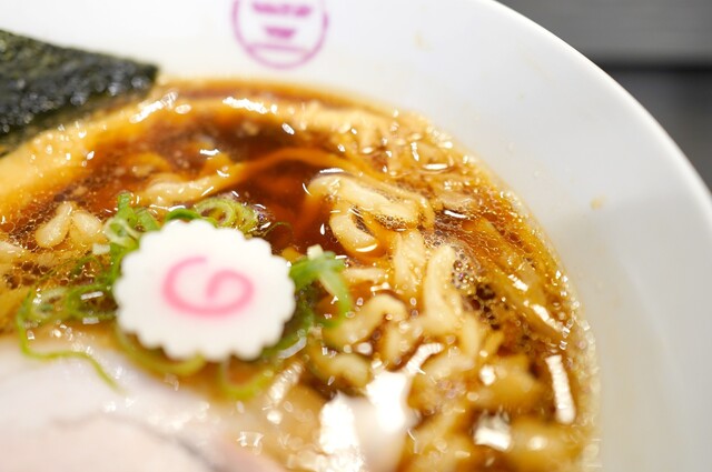 Yokohama Chuka Soba Ishin Shoten Honten: Ingwer-Shoyu-Ramen und Wantans — 5