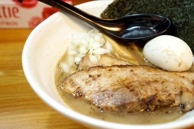 Ramen Inoue: Niboshi-Hühner-Ramen und gewürztes Kaedama — 3