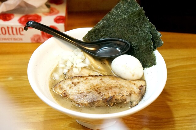 Ramen Inoue: Niboshi-Hühner-Ramen und gewürztes Kaedama — 2