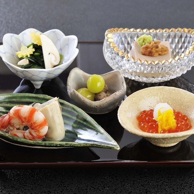 Bashamichi Okawa: saisonales Kaiseki mit Makrelen-Sushi — 1