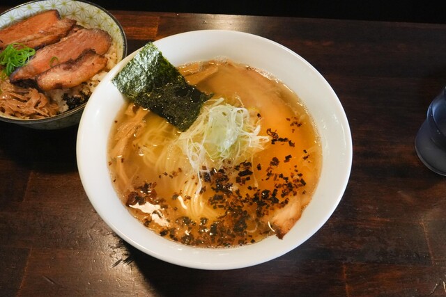 Jikaseimen Kamikaze: Shio-Ramen mit hausgemachten Nudeln — 1
