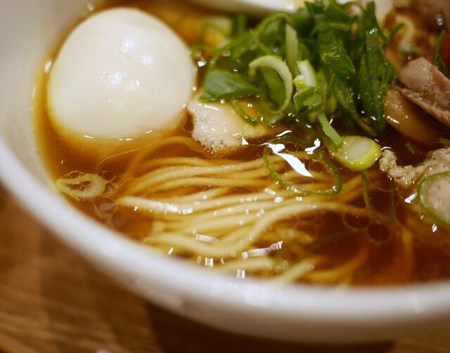 Chuka Soba Shigure Isezaki choujamachi honten: klare Shoyu-Ramen — 5