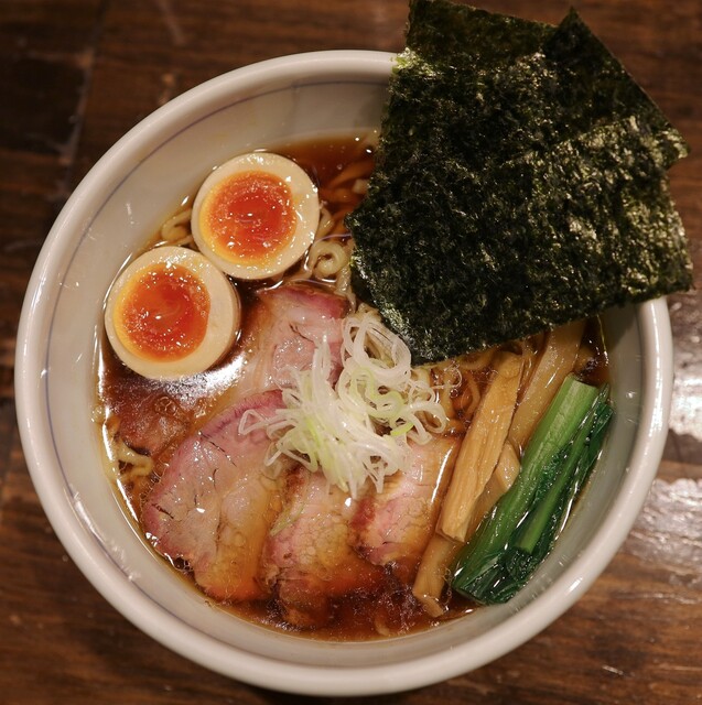 Sakurai Chuka Soba Ten: klare Shoyu-Ramen mit Handnudeln — 3
