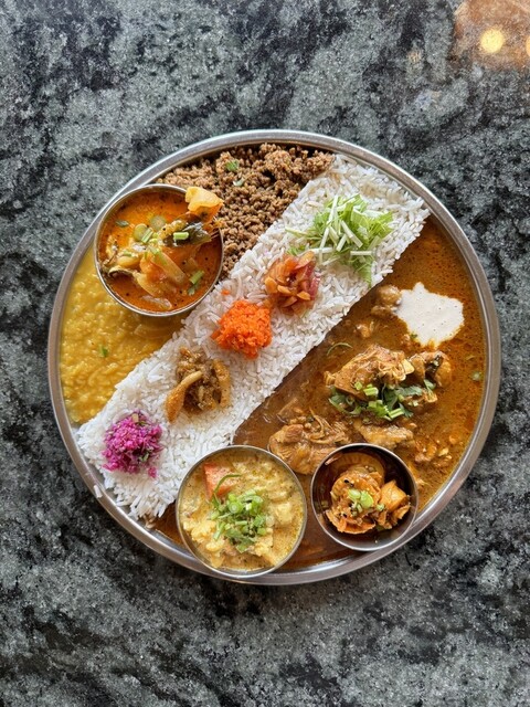 Marumasara: Spice-Curry-Teller zum Mischen, nur mittags — 1