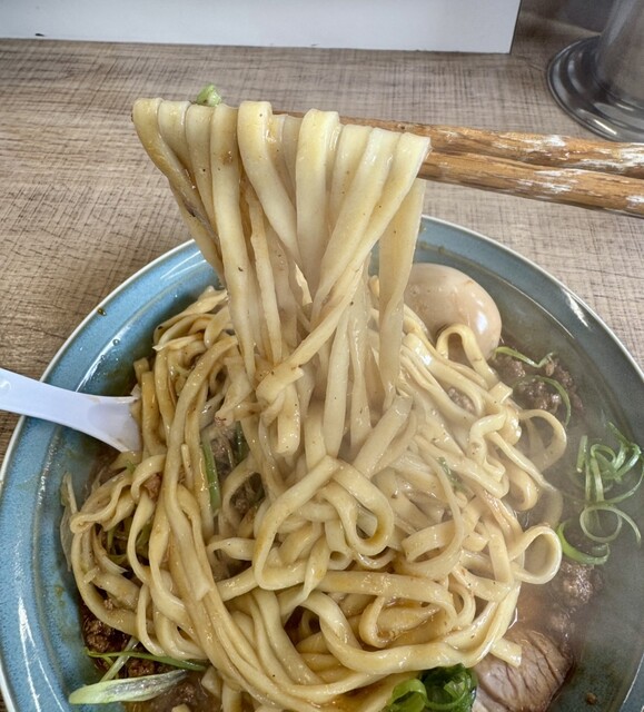 Menan Chitose: klare Shoyu-Ramen mit drei Sorten Chashu — 4