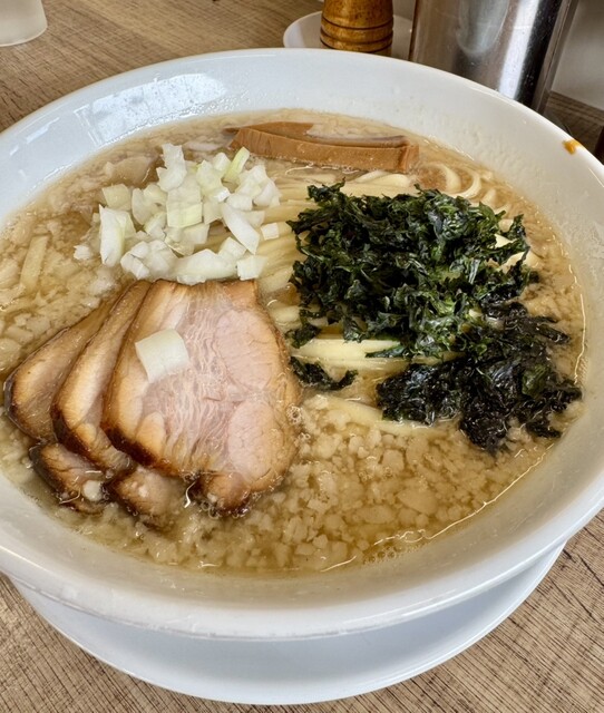 Menan Chitose: klare Shoyu-Ramen mit drei Sorten Chashu — 5