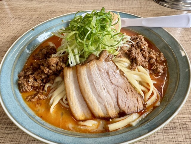 Menan Chitose: klare Shoyu-Ramen mit drei Sorten Chashu — 3