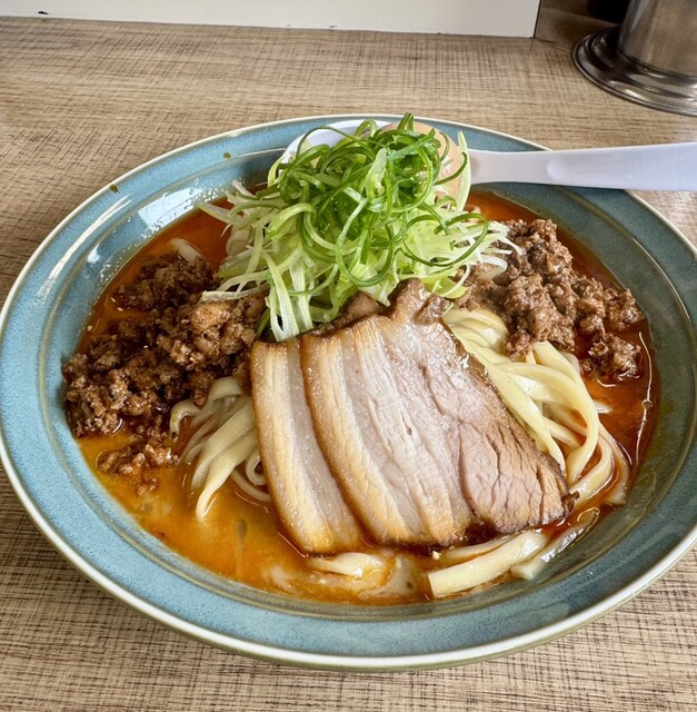 Menan Chitose: klare Shoyu-Ramen mit drei Sorten Chashu — 2