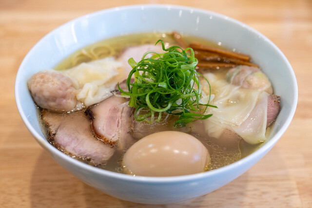 hoshinochuukasoba: Shio-Ramen in klarer Hühnerbrühe — 1