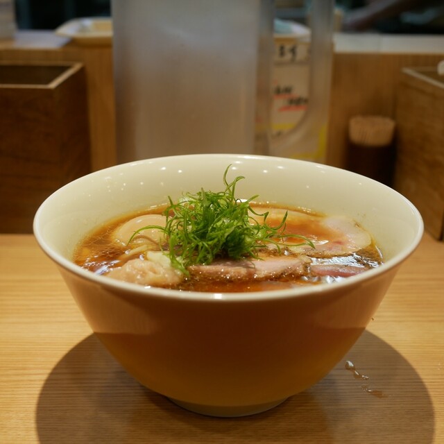 Nakamura Menzaburo Shoten: klarer Shoyu-Ramen, hausgemachte Nudeln — 1