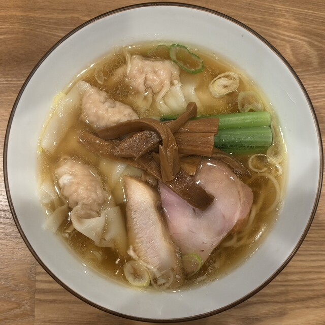 toki: klare Shoyu-Ramen auf Niboshi-Brühe, hausgemachte Nudeln — 1