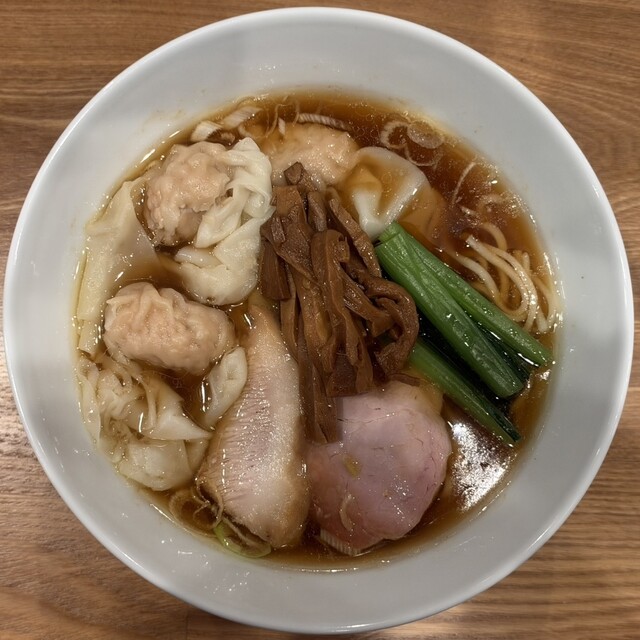 toki: klare Shoyu-Ramen auf Niboshi-Brühe, hausgemachte Nudeln — 5