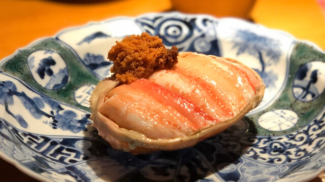 Otome Zushi: Sushi-Theke mit Fisch aus Hokuriku — 1