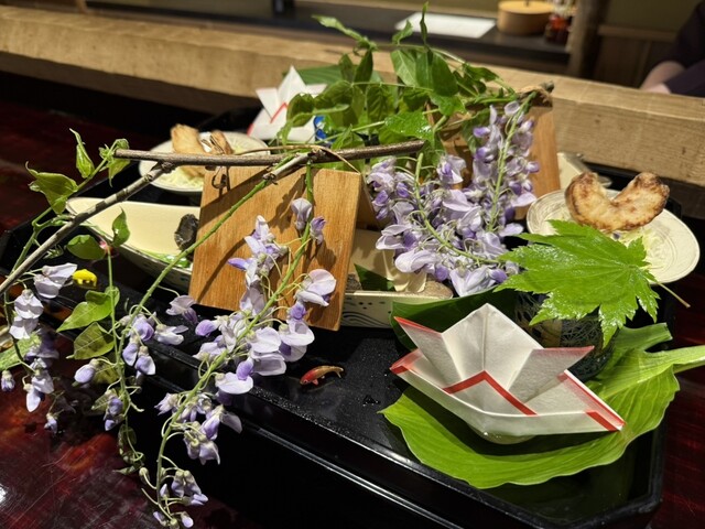 Kanazawa Hirayama: Kaiseki mit Reisgängen aus dem Tontopf — 1