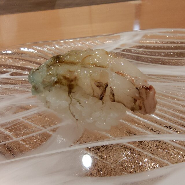 Kanazawa Sushi Yojiro: geschichtete Nigiri aus lokalem Fisch — 3