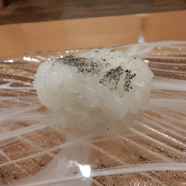 Kanazawa Sushi Yojiro: geschichtete Nigiri aus lokalem Fisch — 4