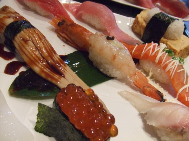 Waka Zushi: Nachbarschafts-Sushi mit großzügigen Fischscheiben — 2