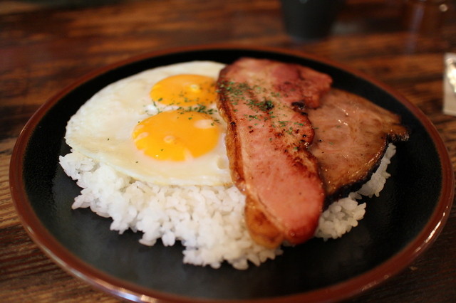 Villa Afghan: Bacon-Egg- und Wagyu-Curry in einer Waldvilla — 1