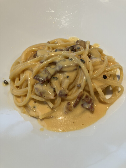 ristorante koen: Holzofenpizza und monatliche italienische Menüs — 3