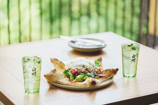 Hakushu Terrace: Holzofenpizza und Highballs der Brennerei — 1