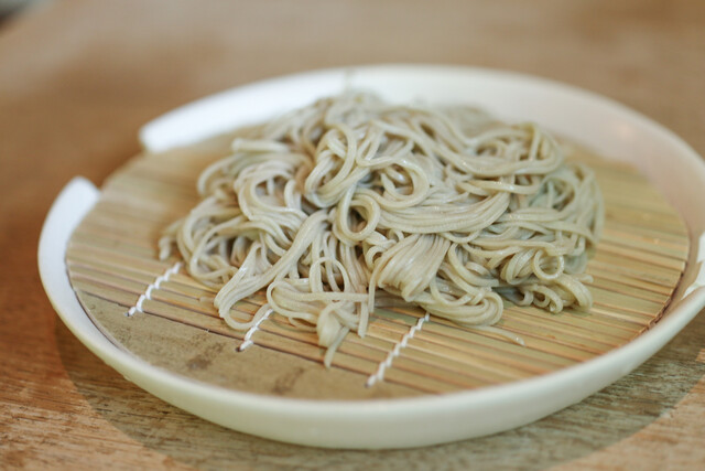 Yamasato no Soba Marutomi: Juwari-Soba im Waldhaus — 5