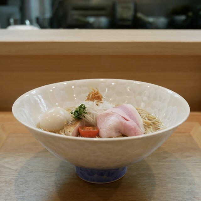 Komugi Soba Ike: Shio-Ramen in klarer Hühnerbrühe — 1