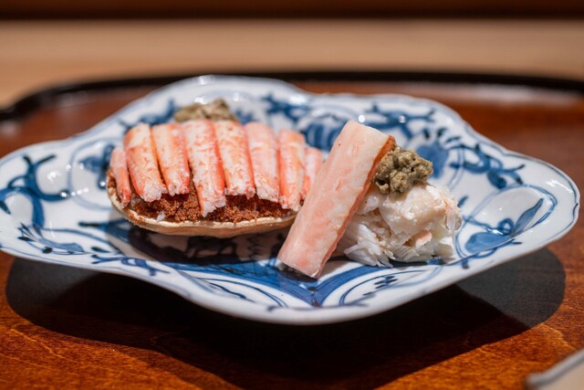 Kamisuwa Ashizawa: saisonales Kaiseki am Tresen mit acht Plätzen — 2