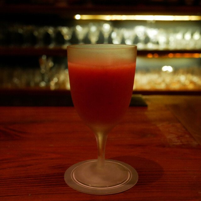 BAR YUMOTO: saisonale Fruchtcocktails mit Flussblick — 1