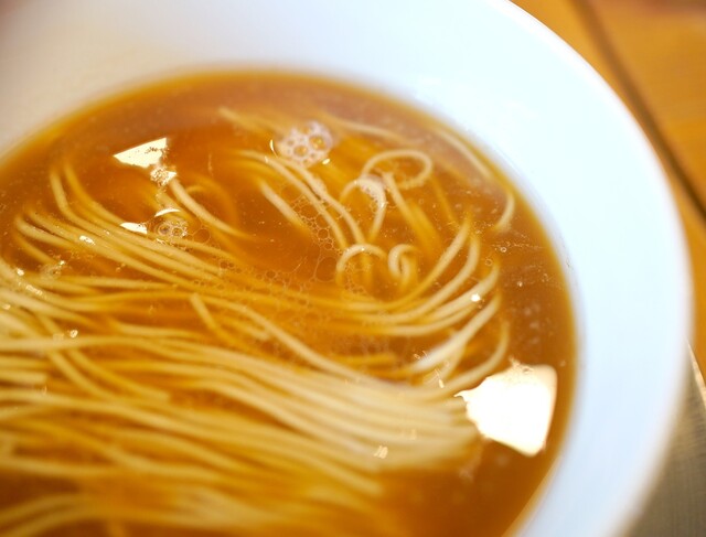 Raa Men Men Soushin: Morgen-Ramen ohne Zusatzstoffe am Tresen — 4