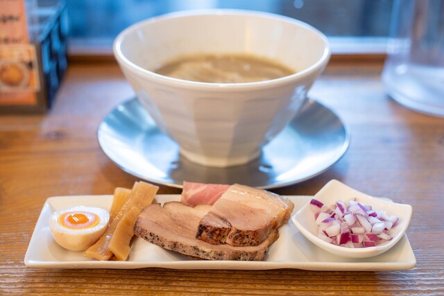 Raa Men Men Soushin: Morgen-Ramen ohne Zusatzstoffe am Tresen — 2