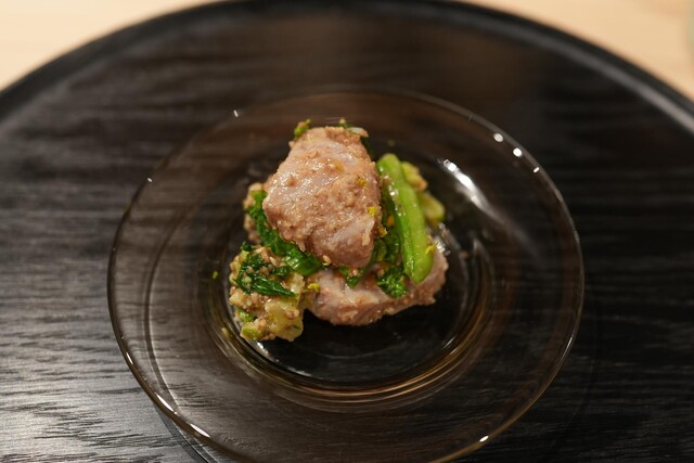 Yoshitomo: Tempura-Omakase mit Gemüse an der Theke — 2