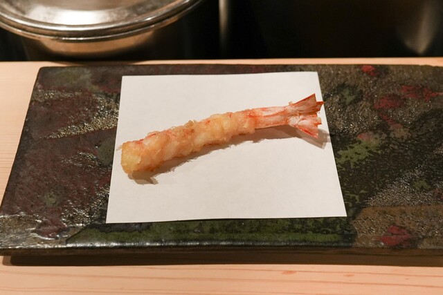 Yoshitomo: Tempura-Omakase mit Gemüse an der Theke — 4