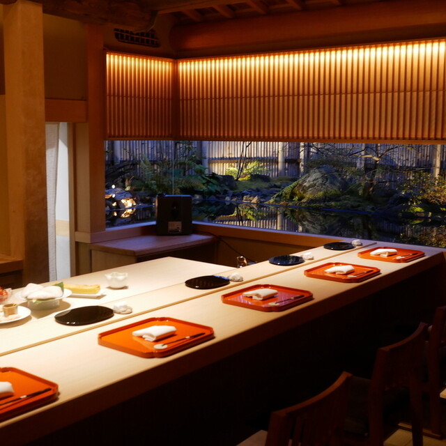 Fujisawa: Sushi-Omakase mit rund 25 Gängen auf Reisbasis — 1