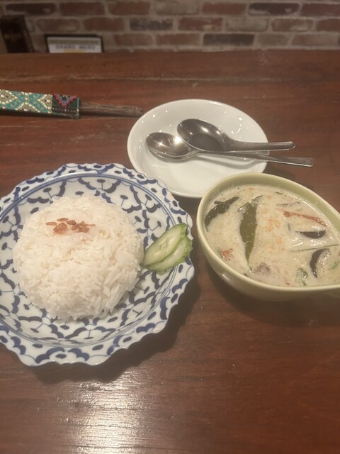 WARUNG PHUAN: Thai-Currys und Nudeln mit echter Schärfe — 1