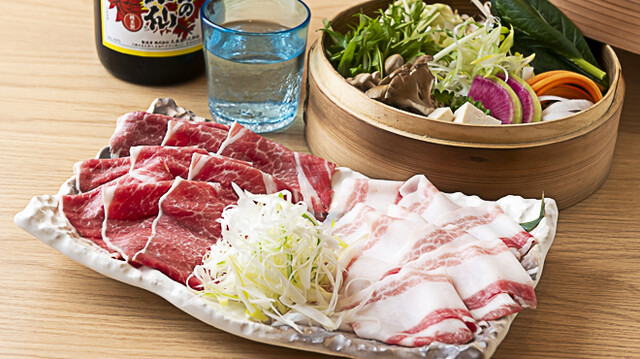 Okinawa Cuisine Agu Buta Shabu Shabu AGU-: Okinawa-Izakaya mit Agu-Schwein — 1