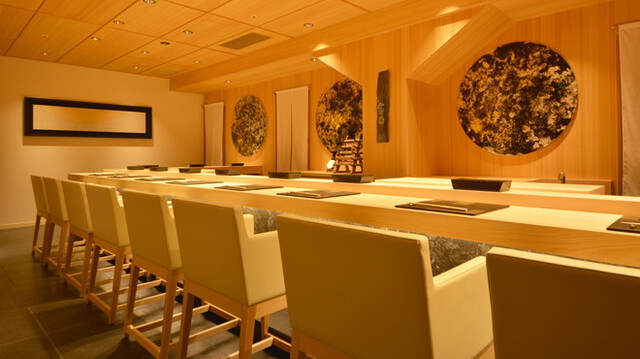 Amaki: Sushi-Omakase mit rund 30 Gängen am Tresen — 3