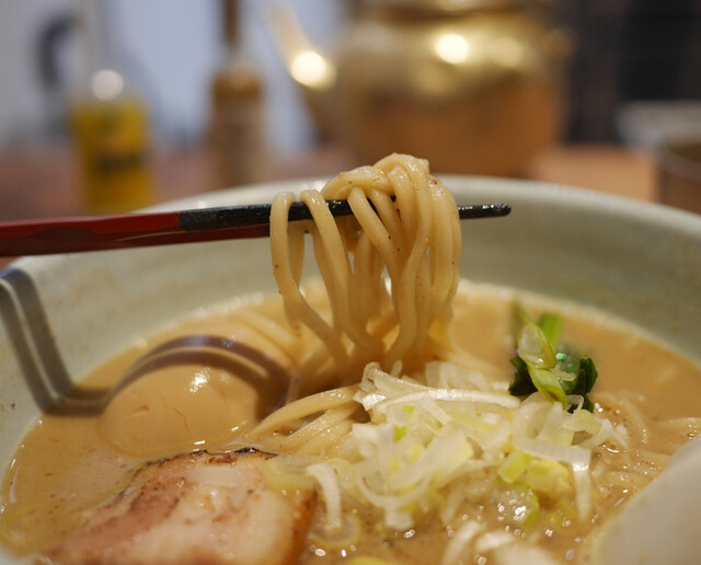 Menya Takakura Nijou: rauchiger Fisch- und Schweine-Ramen — 2
